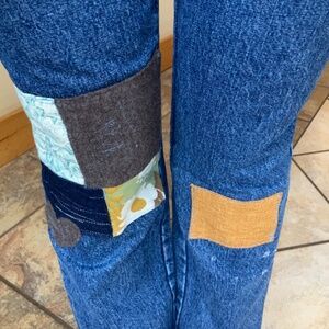 Patched Ladies Levis Relaxed high waist jeans.